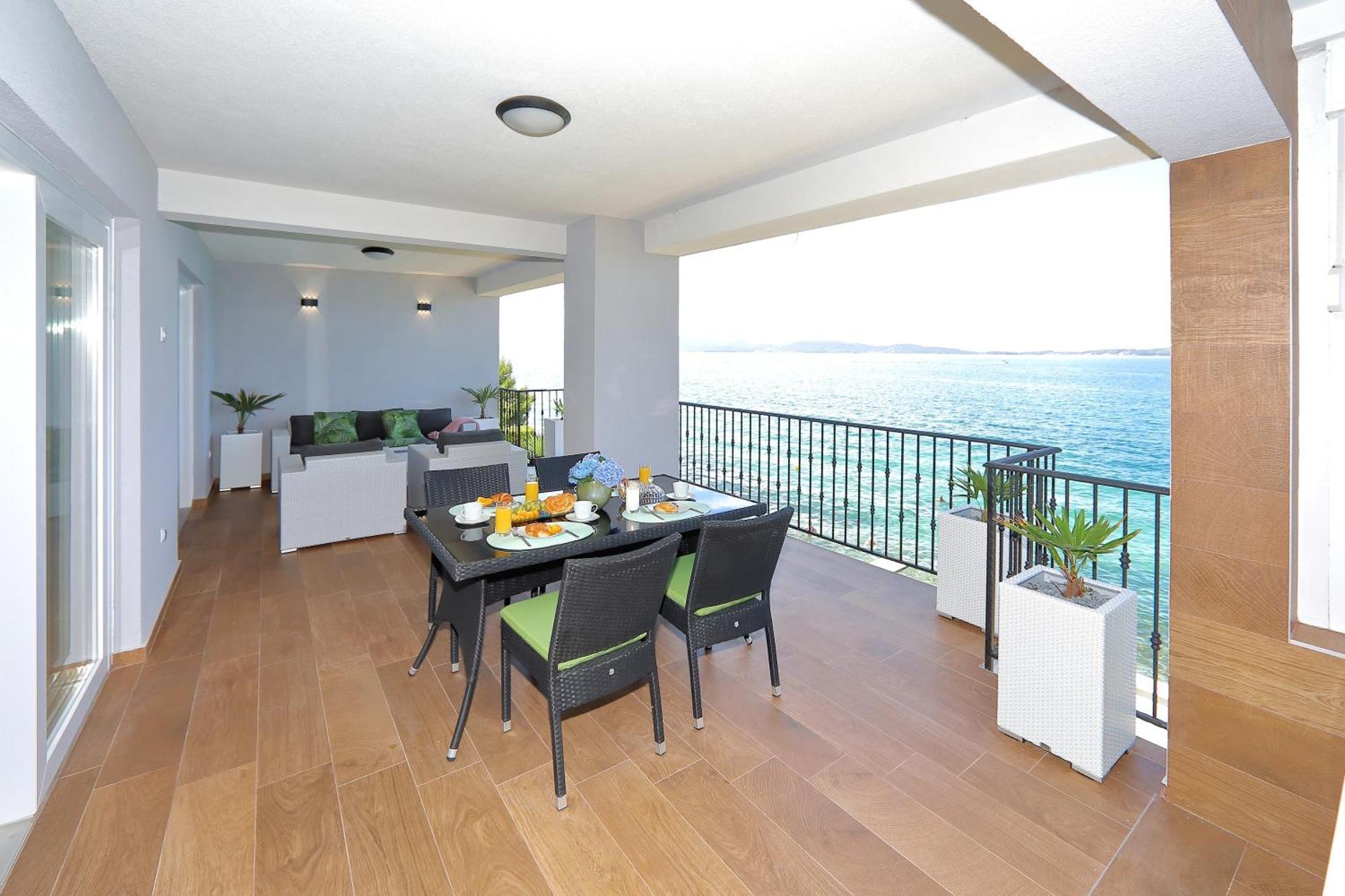Apartma Aqua 1 *
